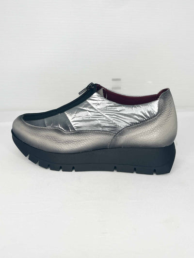 Silver/Grey Shoe With Zip