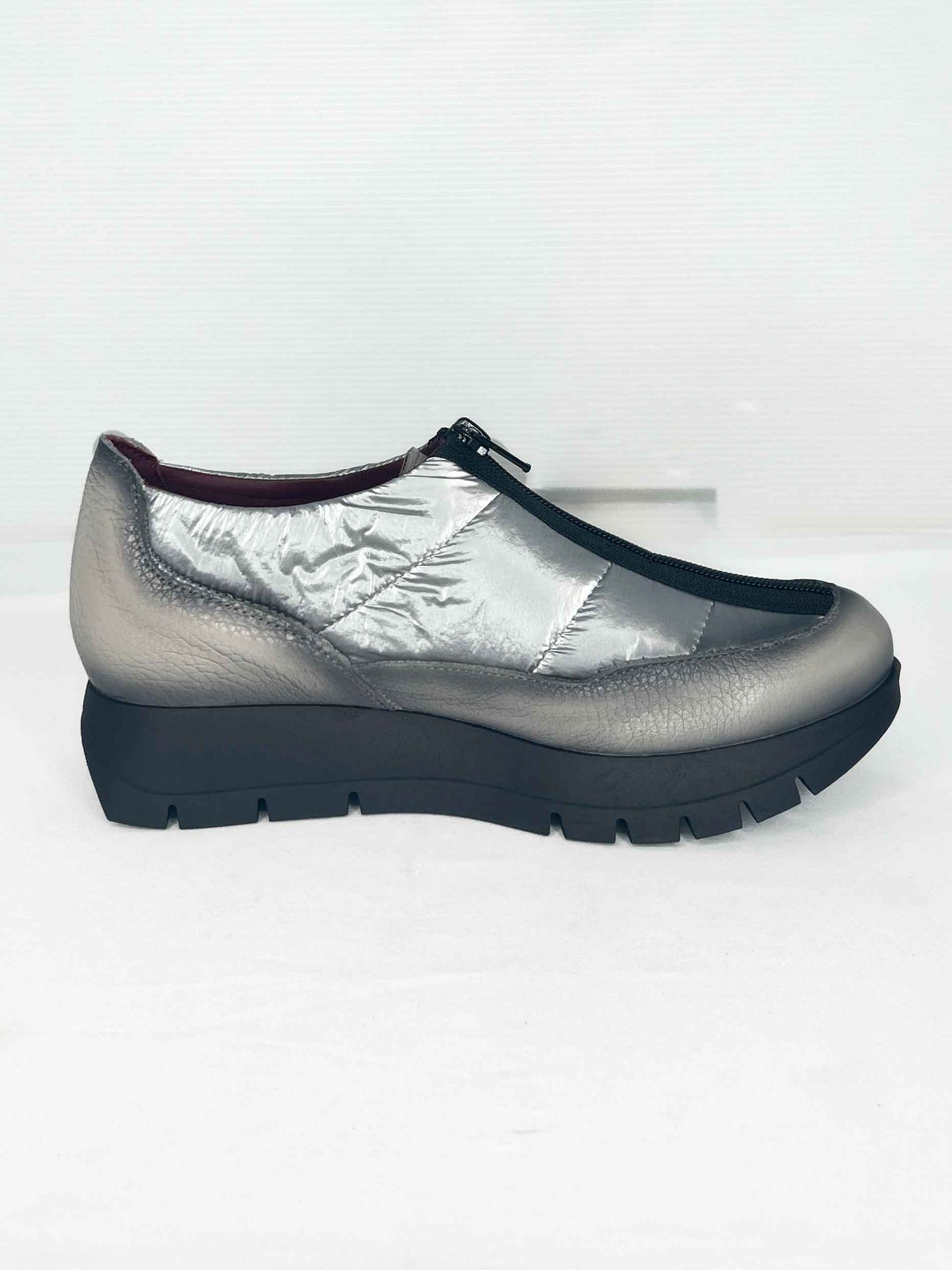 Silver/Grey Shoe With Zip