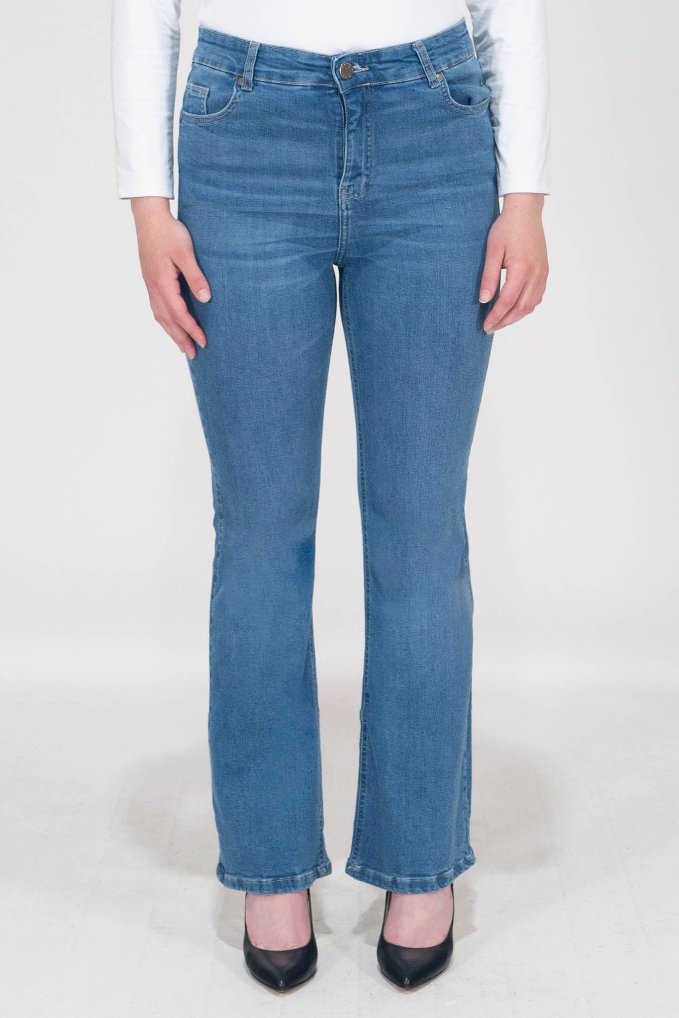 Zola Flared Jeans - Light Wash