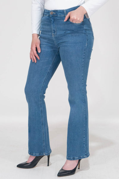 Zola Flared Jeans - Light Wash