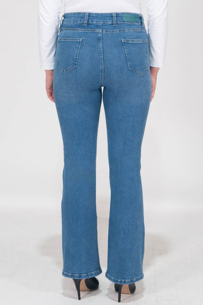 Zola Flared Jeans - Light Wash