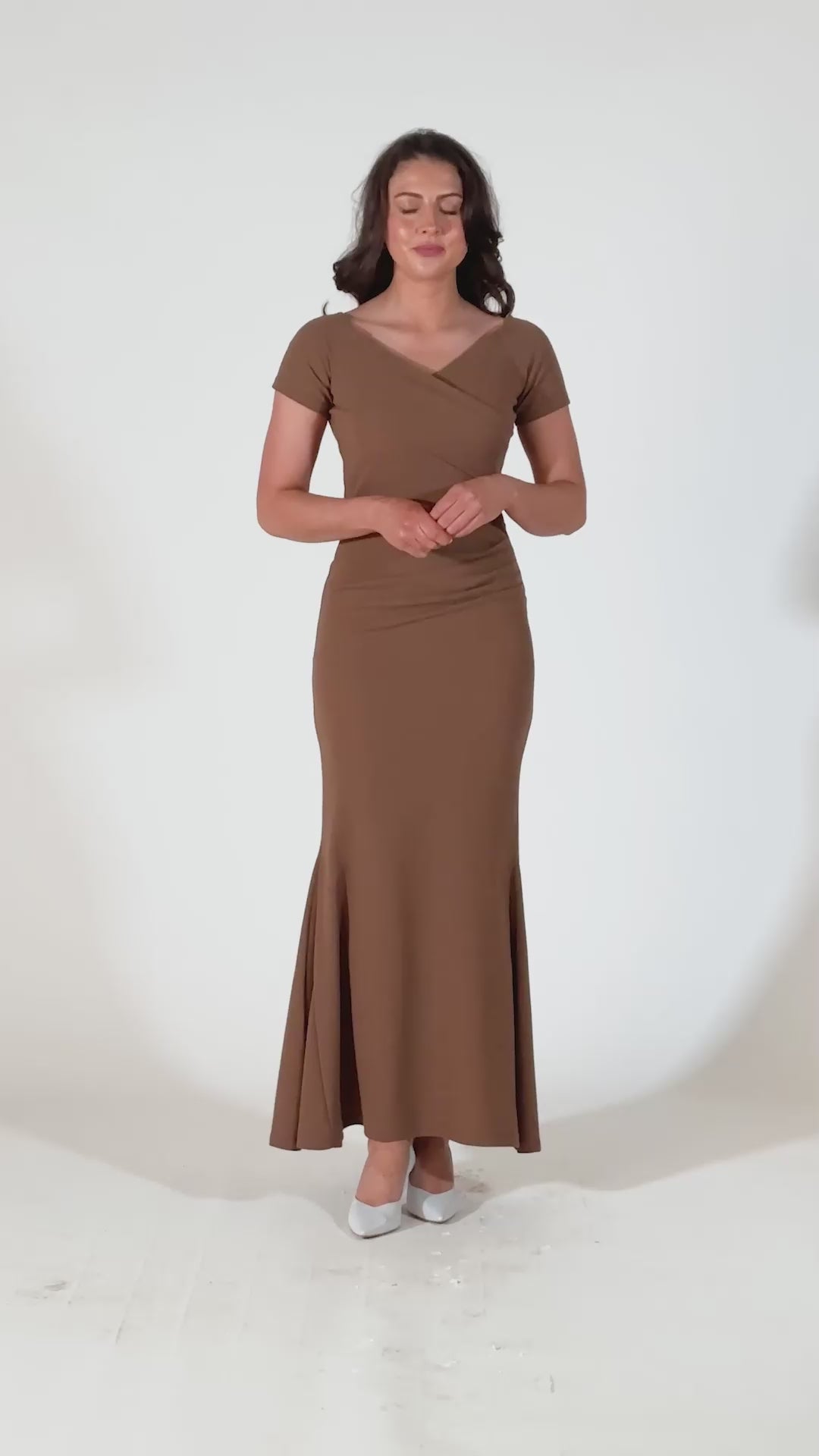 Brodie Maxi Dress With Short Sleeves & Ruching On Waist - Brown